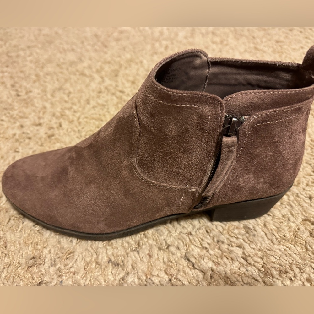 EUC Taupe Faux Suede Booties
